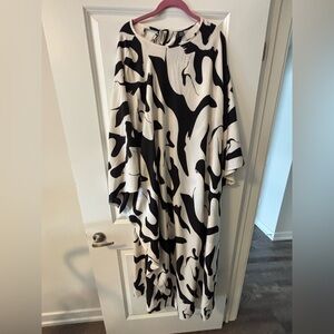 Black and White Abstract Print Dress
